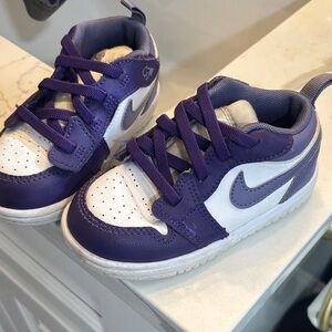Jordan Kids Sneakers in Purple and White